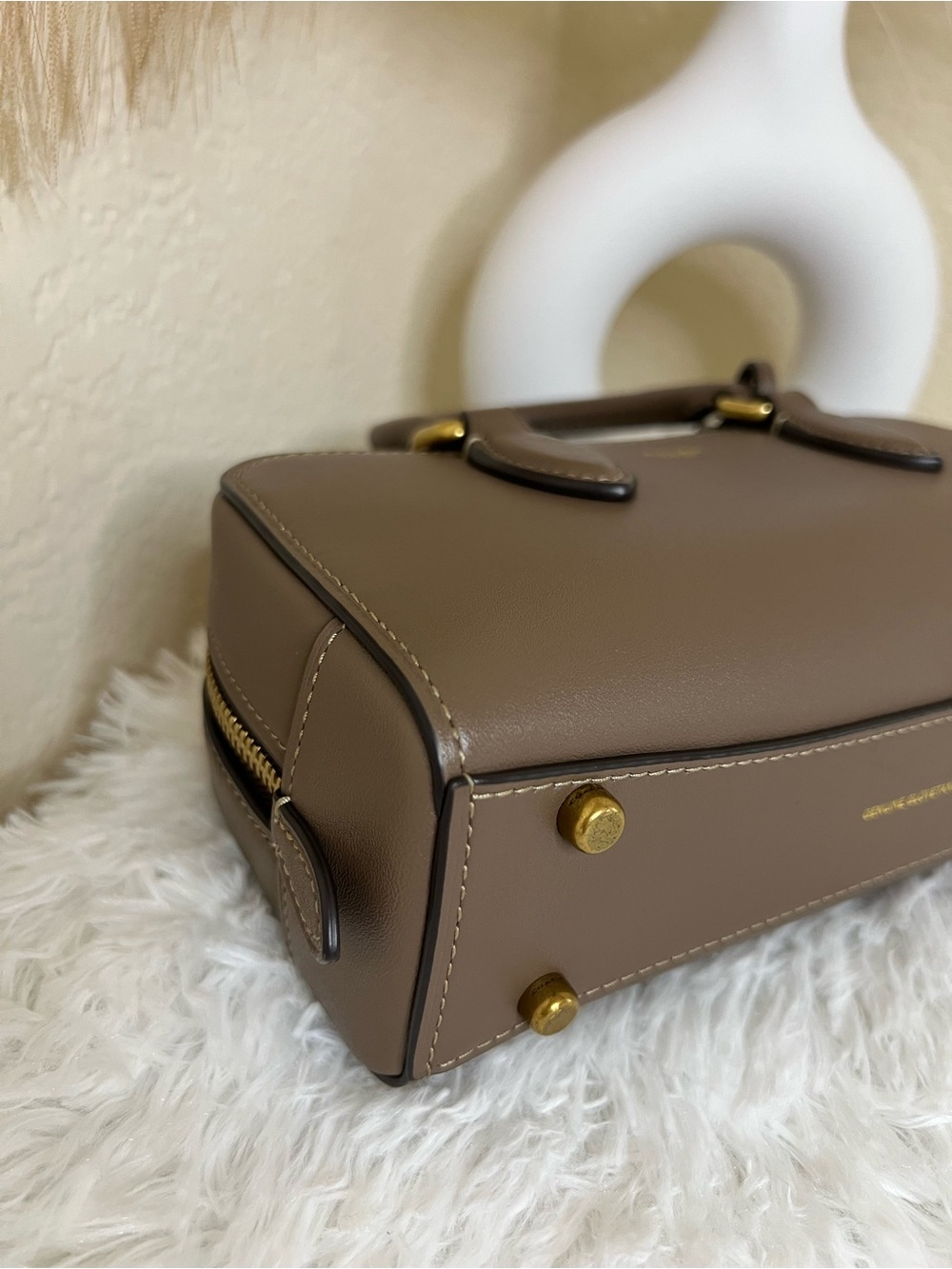 💕EUC Coach💕 Taupe Brown Leather Bag with Gold Hardware - Picture 6 of 11